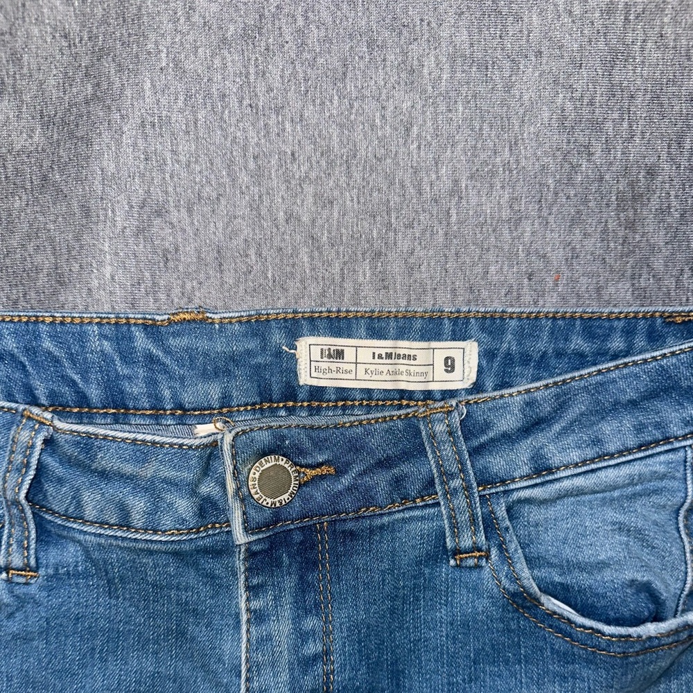 High Rise Ripped Denim Jeans - Picture 2 of 3